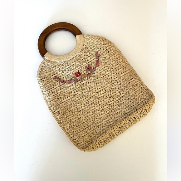 Indeed Handbags - Beige Woven Vintage Tote handbag with Wooden Handles and Floral Accent 🌺
